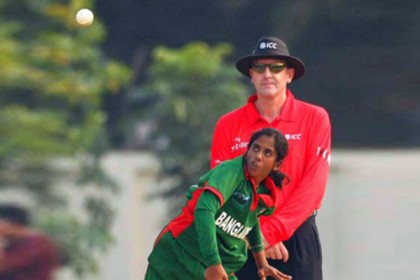 দেশের হয়ে অনন্য রেকর্ড গড়লেন খাদিজা