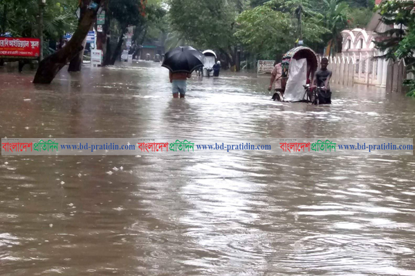 নিম্নচাপের বৃষ্টিতে চট্টগ্রামে জলাবদ্ধতা
   