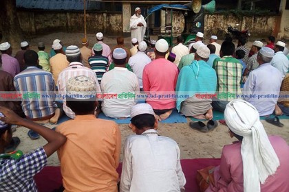 চিরিরবন্দরে বৃষ্টির জন্য বিশেষ নামাজ