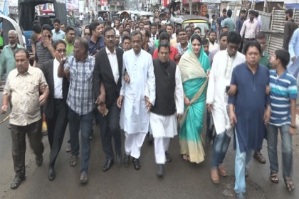 বরিশালে আওয়ামী লীগের আনন্দ মিছিল, বিএনপিকে রিকশায় বাড়ি পাঠাল পুলিশ