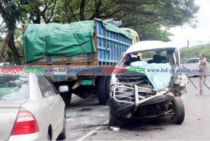 কুমিল্লায় ট্রাকের ধাক্কায় নিহত ৩