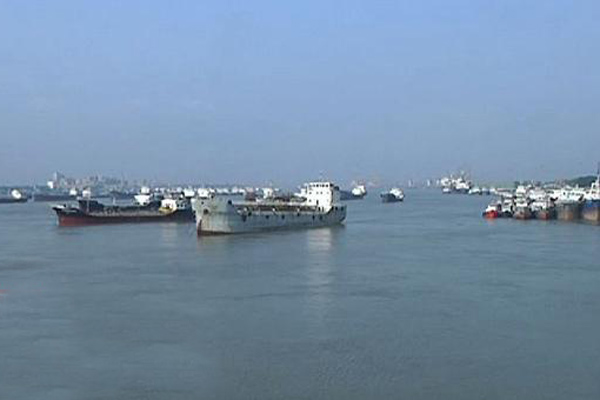 ২৪ ঘণ্টা পর বরিশালে নৌযান চলাচল স্বাভাবিক
