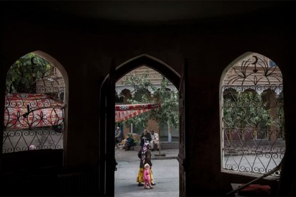 উইঘুর মুসলিমদের বন্দীশিবির বৈধ করল চীন