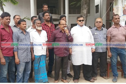 ৮ দফা দাবিতে দিনাজপুরে পরিবহন শ্রমিকদের মানববন্ধন 
