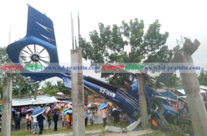 রাজশাহীতে আছড়ে পড়ল হেলিকপ্টার, অক্ষত সাগর-ফেরদৌস আরা-ব্রাউনিয়া