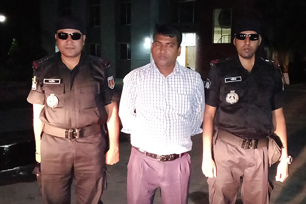দিনাজপুরে ভুয়া ডাক্তার ও মাদক ব্যবসায়ীসহ আটক ৪