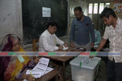 বরিশাল সিটির ৯ কেন্দ্রে পুনঃনির্বাচনে উৎসবের আমেজ