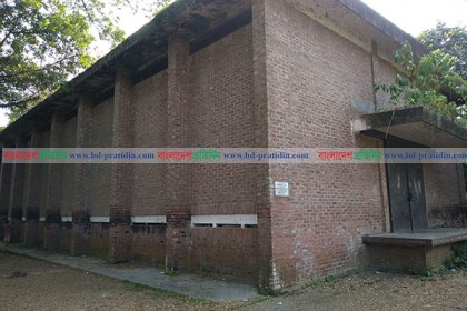 দুই যুগ ধরে বন্ধ হালুয়াঘাটের সরকারি খাদ্য গুদাম