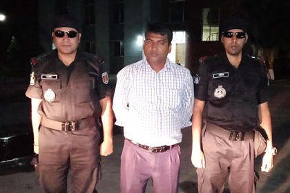 দিনাজপুরে ভুয়া ডাক্তার ও মাদক ব্যবসায়ীসহ আটক ৪