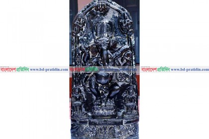 নওগাঁয় কষ্টি পাথরের মূর্তিসহ আওয়ামী লীগ নেতা আটক