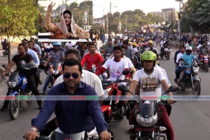 সরকারের উন্নয়ন তুলে ধরে সাংসদ তু‌হি‌নের মোটর শোভাযাত্রা