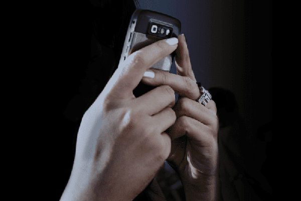স্বামীর ফোনে গোপন তল্লাশি, স্ত্রীর ৩ মাসের জেল