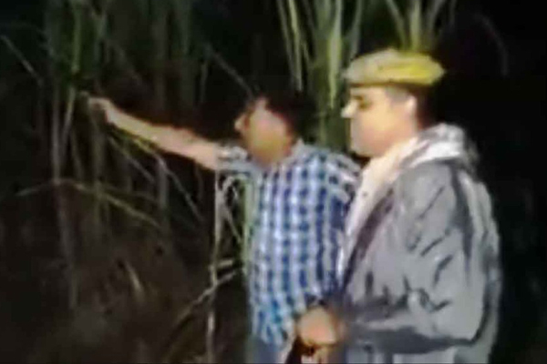 বন্দুক বিপর্যয়ে গুলির বদলে 'ঠাঁই ঠাঁই' আওয়াজ পুলিশের! (ভিডিও)
