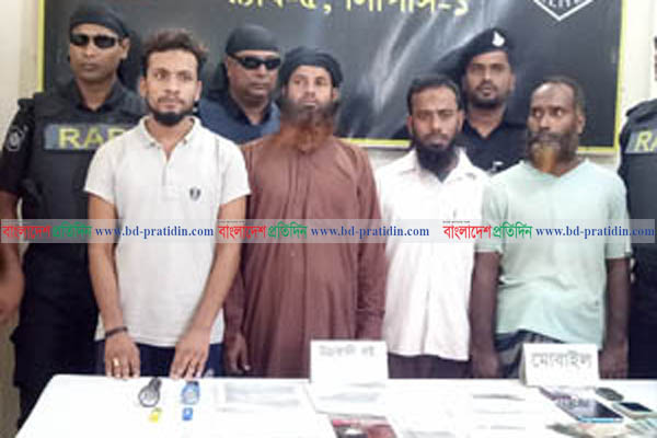 চাঁপাইনবাবগঞ্জে বই ও লিফলেটসহ ৪ জেএমবি সদস্য গ্রেফতার
