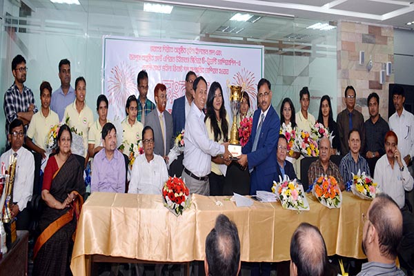 টি-২০'তে চ্যাম্পিয়ন রূপালী ব্যাংক নারী ক্রিকেট দলকে সম্মাননা