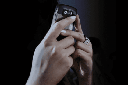 স্বামীর ফোনে গোপন তল্লাশি, স্ত্রীর ৩ মাসের জেল