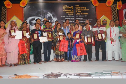 বরিশালে দুই দিনব্যাপী মৃৎ শিল্পী সম্মেলন ও সন্মাননা অনুষ্ঠিত