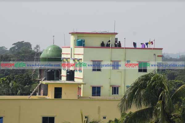 ঘিরে রাখা 'নিলুফা ভিলা'য় অপারেশনের প্রস্তুতি চলছে, ১৪৪ ধারা জারি 
