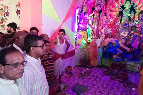 বাগেরহাটে পূজা মন্ডপ পরিদর্শনে ছাত্রলীগ সাবেক সভাপতি সোহাগ 

