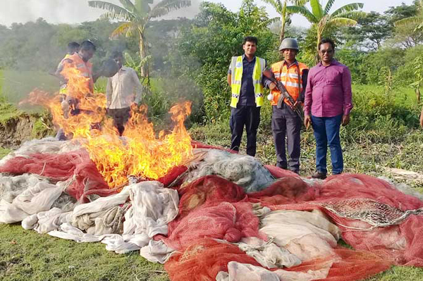 মোরেলগঞ্জে ১০ লাখ টাকার জাল পুড়িয়ে ধ্বংস