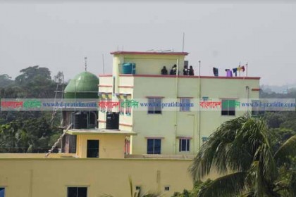 ঘিরে রাখা 'নিলুফা ভিলা'য় অপারেশনের প্রস্তুতি চলছে, ১৪৪ ধারা জারি 