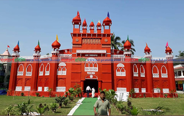 পশ্চিমবঙ্গের পূজা মণ্ডপে কার্জন হল