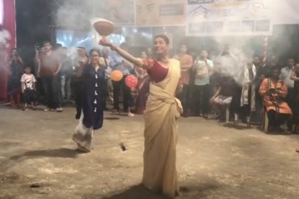 সুস্মিতা সেনের ধুনুচি নাচের ভিডিও ভাইরাল (ভিডিও)