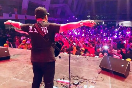 'রাজা চলে গেলেন রাজার মতো করে'