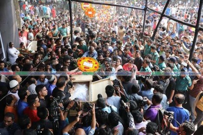 শহীদ মিনারে শেষ শ্রদ্ধায় সিক্ত আইয়ুব বাচ্চু