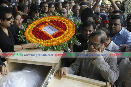 মায়ের কবরের পাশেই দাফন করা হবে আইয়ুব বাচ্চুকে