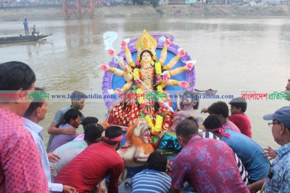 রাজধানীতে প্রতিমা বিসর্জন 