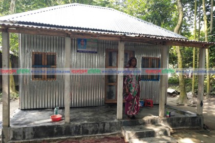 সব হারা সেই মানুষগুলো ফের শুরু করলো নুতন সংসার