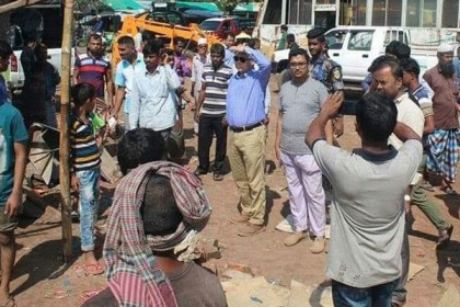 টেকনাফে বাস টার্মিনালে অবৈধ স্থাপনা উচ্ছেদ
