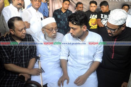 বাবার জন্য দোয়া চাইলেন আইয়ুব বাচ্চুর ছেলে