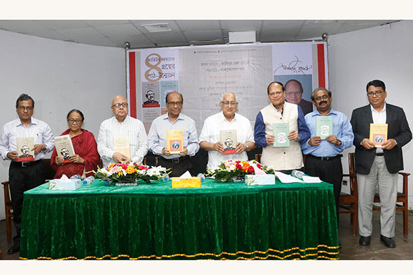 ড. আতিউর রহমানের ৪টি গ্রন্থের পাঠ উন্মোচন 
