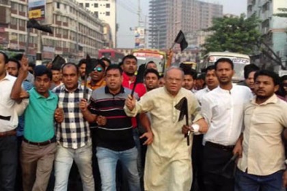 রাজধানীতে বিএনপির কালো পতাকা মিছিল