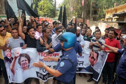 কুমিল্লায় বিএনপির মিছিলে পুলিশের বাধা