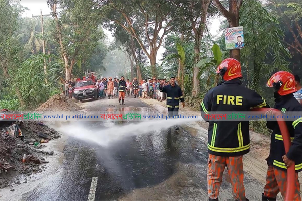 চাঁদপুরে সড়ক দুর্ঘটনায় বাবা-ছেলেসহ
নিহত ৩