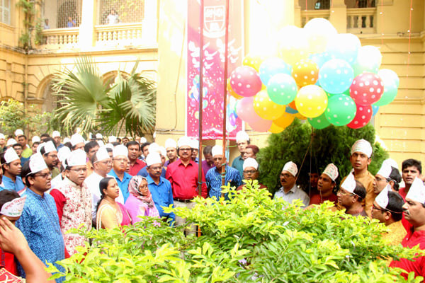 বর্ণাঢ্য আয়োজনে জগন্নাথ বিশ্ববিদ্যালয় দিবস উদযাপন 