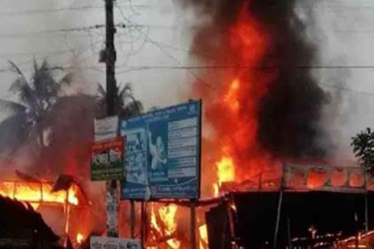 বাগেরহাটে আগুনে ৭ দোকান পুড়ে ছাই

