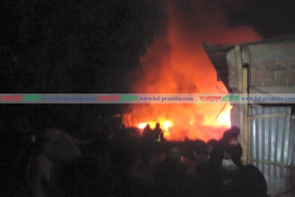 দিনাজপুরে প্লাষ্টিকের প্রক্রিয়াজাতকরণ ফ্যাক্টরীতে অগ্নিকাণ্ড