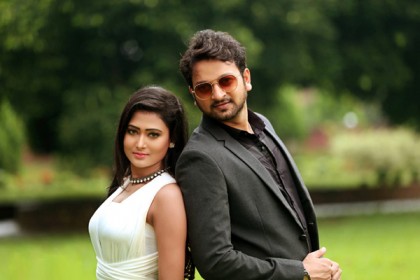 ৮০ প্রেক্ষাগৃহে সাইমন-অধরার 'মাতাল'