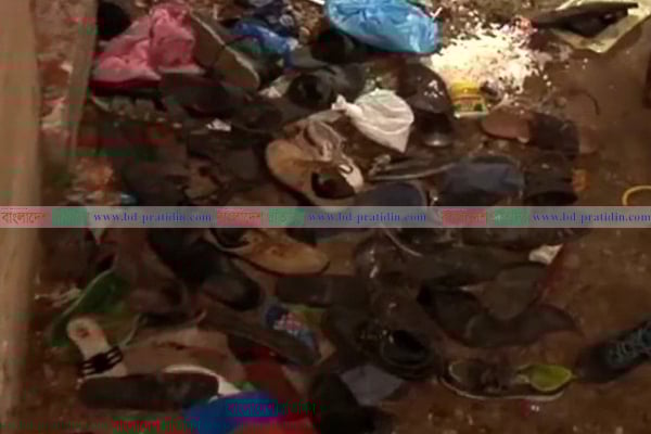 পশ্চিমবঙ্গের সাঁতরাগাছি রেল স্টেশনে পদদলিত হয়ে নিহত ২