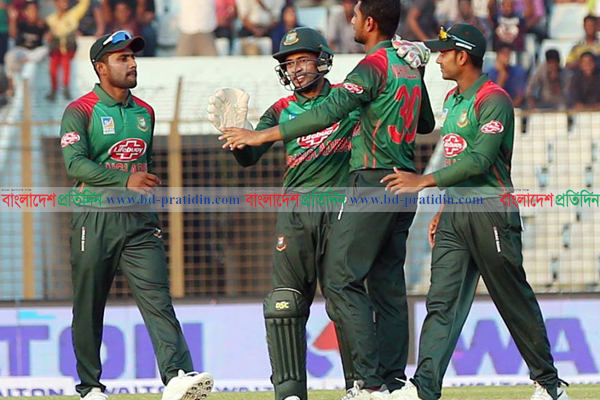 বিপজ্জনক হয়ে উঠা টেইলরকে  ফেরালেন মাহমুদুল্লাহ