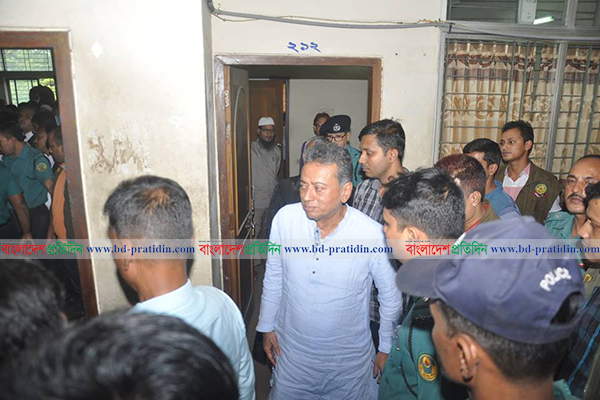 বিএনপি নেতা আমীর খসরু রিমান্ডে