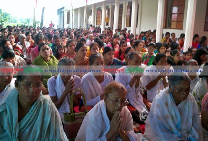 পাহাড়ে কঠিন চীবর দানোৎসব শুরু