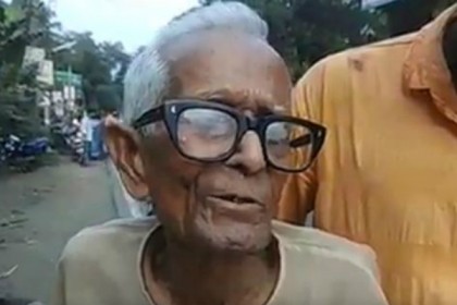 ছেলেকে ছাড়াতে আত্মহত্যার হুমকি মারধরের শিকার সেই পিতার! (ভিডিও)