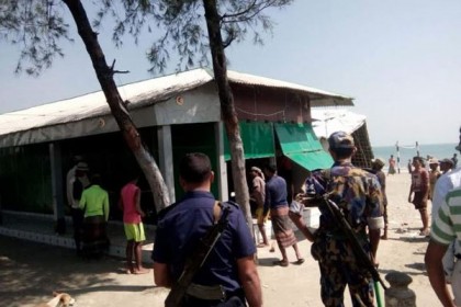 সেন্টমার্টিনে ৩৫টি দোকান উচ্ছেদ

