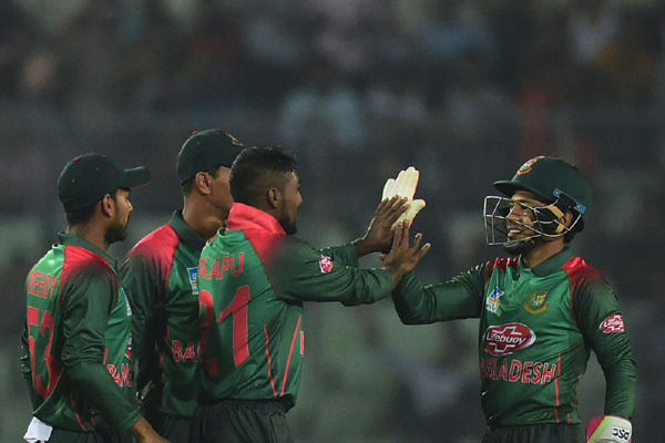 এবার সিকান্দার রাজাকে ফেরালেন অপু
