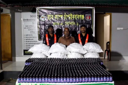 চাঁপাইনবাবগঞ্জে ২১৪৭ বোতল ফেনসিডিলসহ গ্রেফতার ১